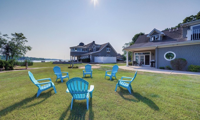 Horton House | Waterfront Jackson Mansion: Patio, Grill, Dock!