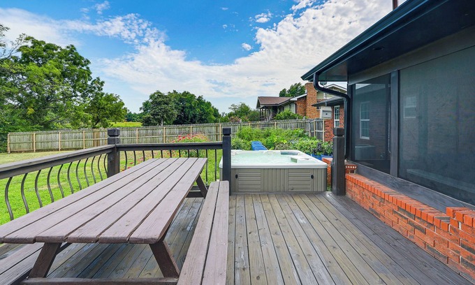 Arkansas City House | Waterfront Kansas Home w/Private Fire Pit!