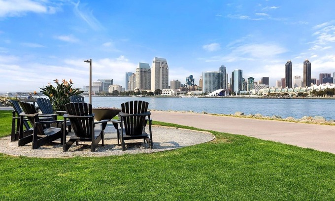 Coronado Apartment | Waterfront/King Bed/Heated Pool/Tennis Court