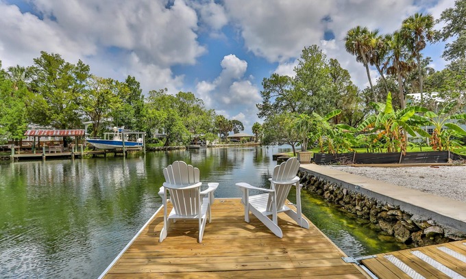 Crystal River House | Waterfront Kings Bay, Swim in Springs off the boat dock - Kayaks incl.