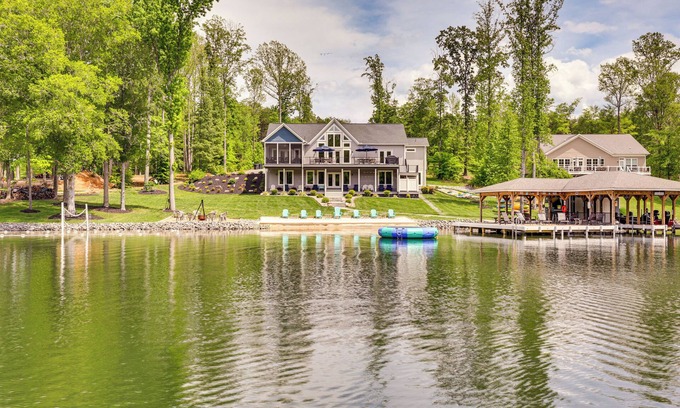 Bumpass House | Waterfront Lake Anna Home w/Dock, Beach & Kayaks!