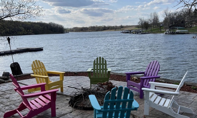 Unionville House | Waterfront Lake Cabin