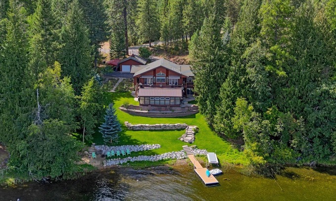 Bonner County House | Waterfront Lake Cocolalla Home - Short drive to Schweitzer