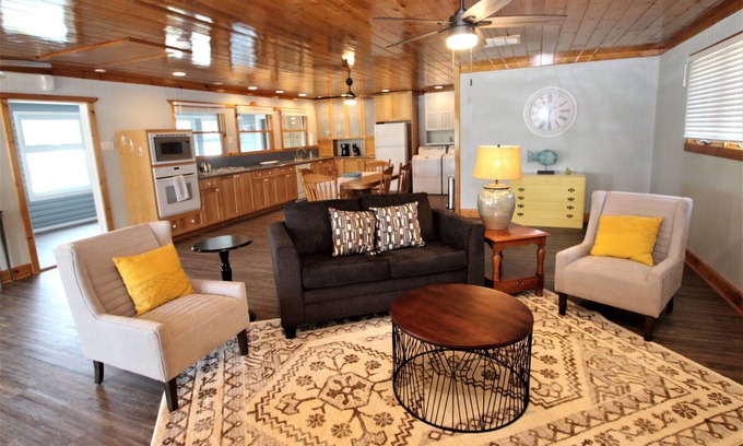 Waterford Cottage | Waterfront Lake Cottage w/Hot Tub!