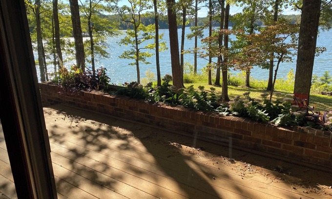 Henderson House | Waterfront Lake House