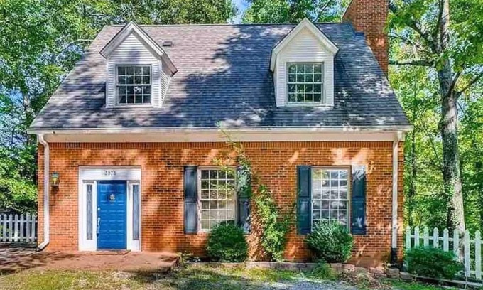 Gainesville House | Waterfront Lake Lanier - Private Dock & Fire Pit space for the whole family!