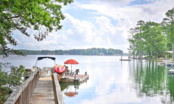 Chapin Apartment | Waterfront Lake Murray Studio w/ Dock + Gazebo!
