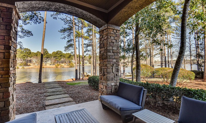 Lake Oconee Condo | Waterfront Lake Oconee Condo w/Lake Views!