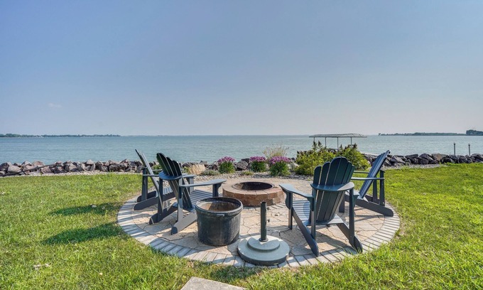 Hamlin County House | Waterfront Lake Poinsett Retreat w/Fire Pit!