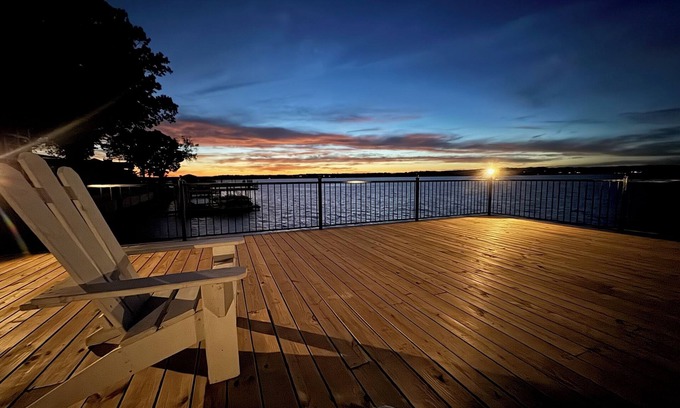 Florence Condo | Waterfront Lake Suite in the Shoals
