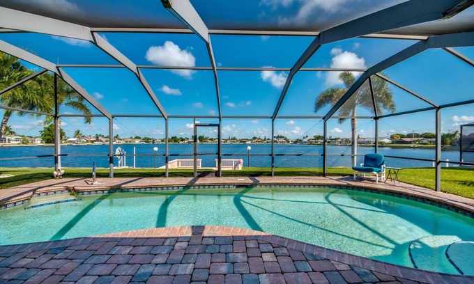 Pelican House | Waterfront/Lakefront Dream Vacation!
