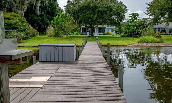 Winter Haven House | Waterfront Lakehouse, Private Dock, Tiki Bar, Playground, Near Legoland | Lake Idylwild Delight