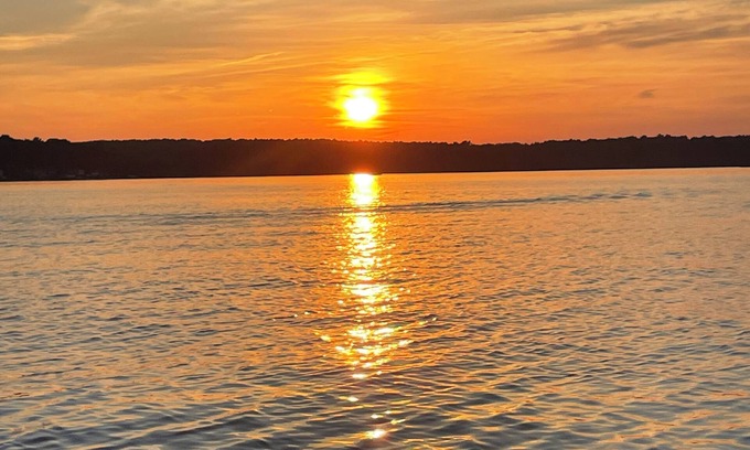 Jewett City Apartment | Waterfront lakehouse apartment pool,kayaks,boat dock.By casinos,Mystic, beaches