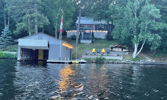 St. Charles Cottage | Waterfront Lakehouse Retreat on Nipissing-West Arm
