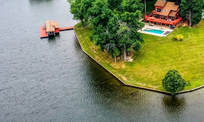 Sandy Point House | Waterfront Lakehouse-Peaceful Incredible Views. 6 bd/5 BR private side Lake Anna