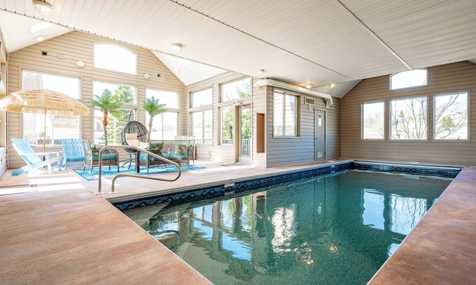 Waterfront Greens House | Waterfront Links: Lakefront, Indoor Pool, Hot Tub, Dogs Ok!