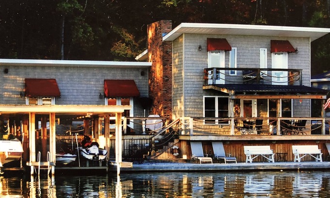 Florence House | Waterfront Living on Wilson Lake