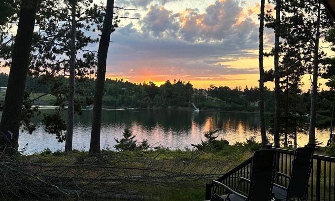 Mundleville Cabin | Waterfront Lodge. Pet friendly. Breathtaking Sunsets!