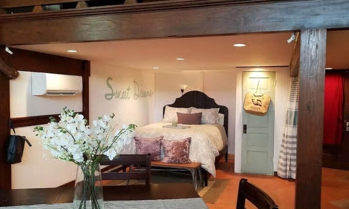Freeport House | Waterfront Loft Getaway @ Historic Downtown Freeport