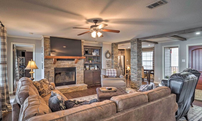 Negreet House | Waterfront Louisiana Vacation Rental w/Dock!