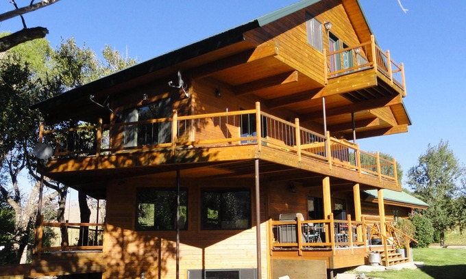 Cody Apartment | Waterfront Lower-level Apartment W/Plenty Of Room For A Large Group