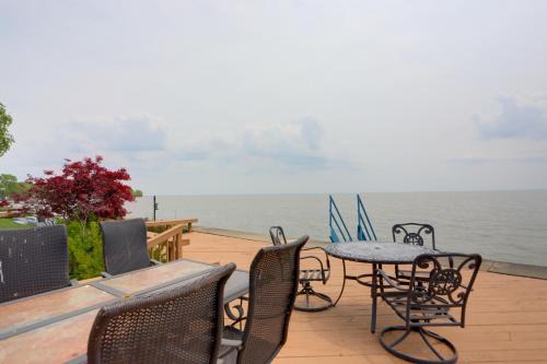 Luna Pier House | Waterfront Luna Pier Home 14 Mi to Downtown Toledo
