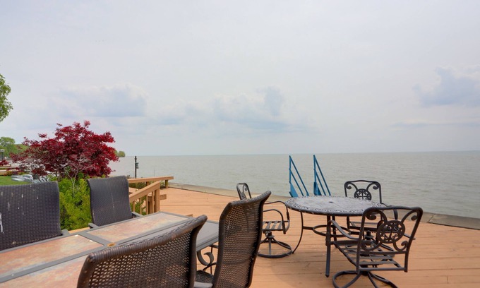 Luna Pier House | Waterfront Luna Pier Home 14 Mi to Downtown Toledo