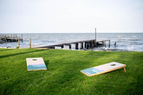 North Beach House | Waterfront Lux Cottage With Amazing Views Near DC