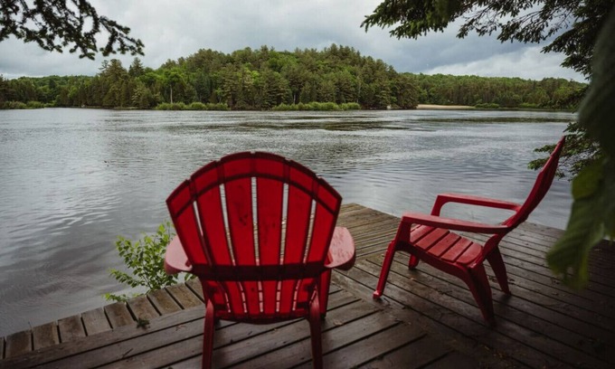 L'lle-du-Grand-Calumet Apartment | Waterfront lux loft 2 bedroom perfect for couples
