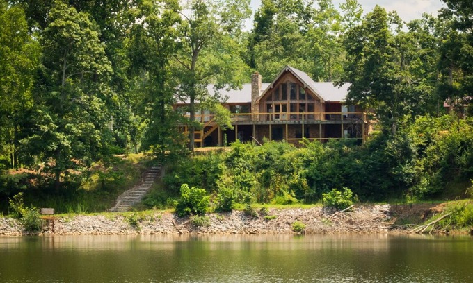 Linden House | Waterfront Luxury Getaway