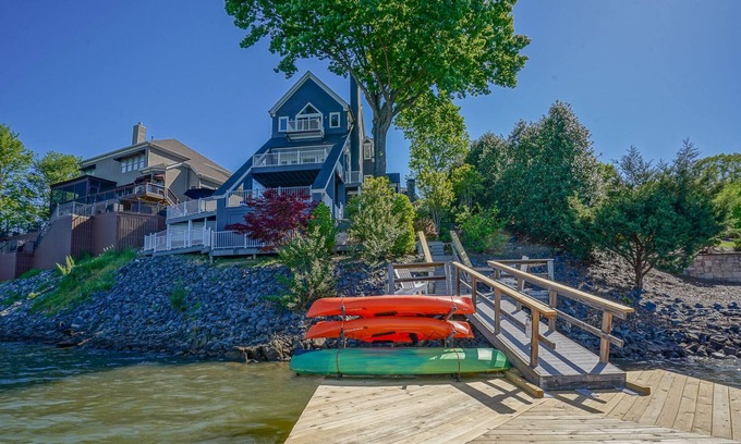 Steele Creek House | Waterfront luxury home with kayaks. Bring your boat or boat rentals available.
