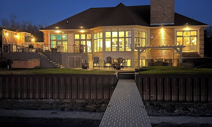 Kewaunee County House | Waterfront Luxury Home 30 minutes from Green Bay and Lambeau Field!
