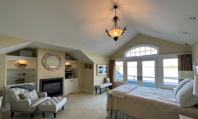 Viewpoint House | Waterfront Luxury home in Redmond/Bellevue