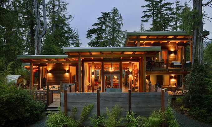 Tofino House | Waterfront Luxury Retreat Hot Tub Sauna