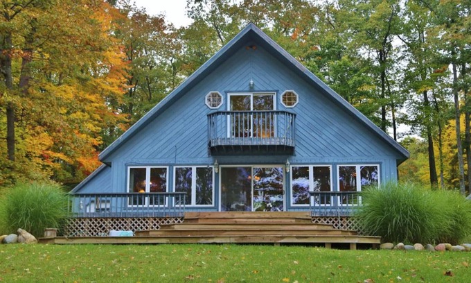 Hubbard Lake Cottage | Waterfront Luxury Vacation Home Directly on Hubbard Lake
