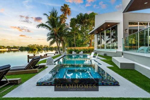 Ojus Villa | Waterfront Luxury Villa - Glamhomes