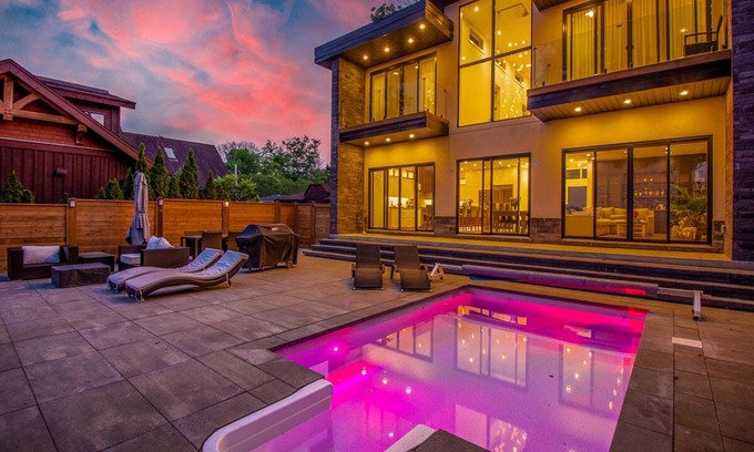 Innisfil House | Waterfront Luxury with Pool