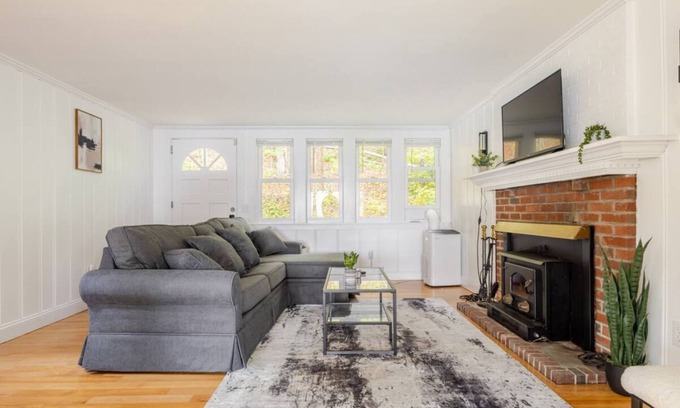 Mashpee House | Waterfront Mashpee 5Bed/3Bath house with AC and WiFi w/Private Beach