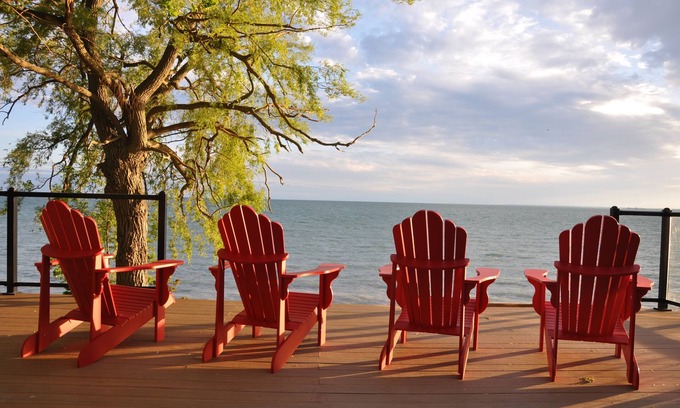 Selkirk Cottage | Waterfront Modern Cozy 3-bedroom Entire Cottage