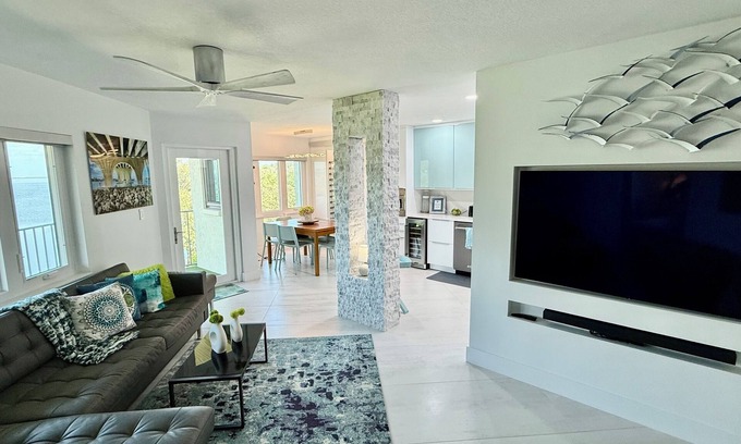 Tierra Verde Condo | Waterfront Modern & Stylish 2bed-2bath condo with stunning Tampa Bay views