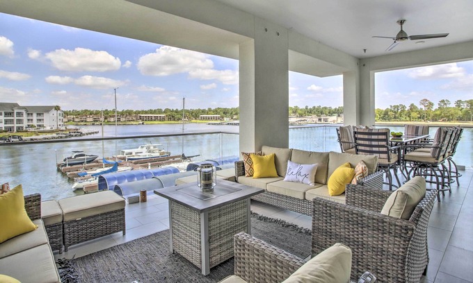 Montgomery Condo | Waterfront Montgomery Condo w/ Community Pool