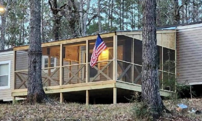 Lena House | Waterfront Nature Oasis Right off the Interstate