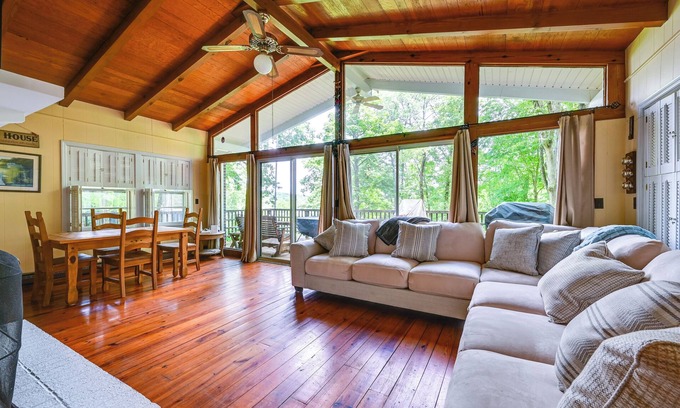 Cub Run House | Waterfront Nolin Lake Gem: Guest House & Balcony