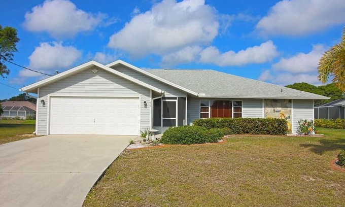 Pinehurst House | Waterfront Oasis: Rotonda West Canal #202