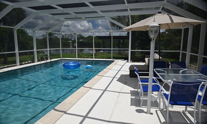 South Venice House | Waterfront Oasis wish a Splash!