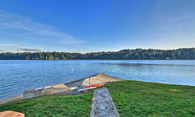 Olympia Cabin | Waterfront Olympia Home w/Private Beach & Kayaks!