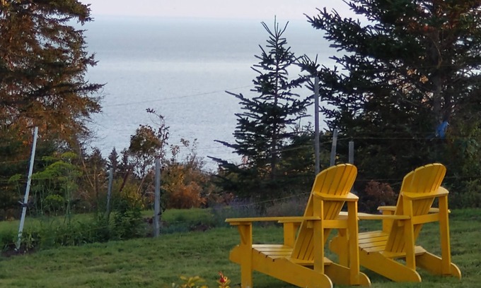 Bay View House | Waterfront On Beautiful Bay Of Fundy. Great Hiking, Birding, Pristine Beaches!
