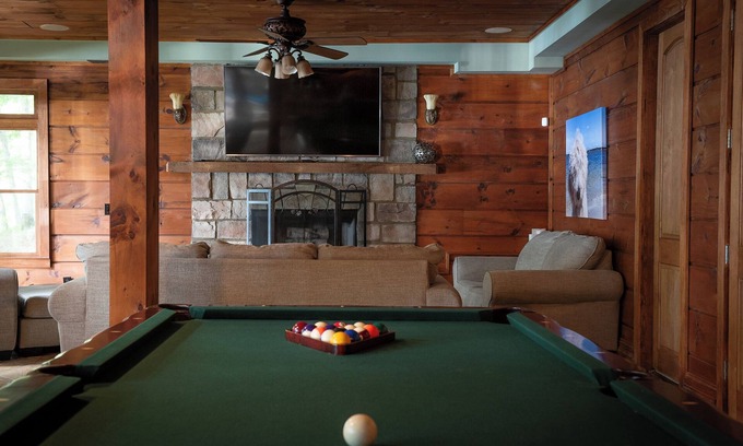 Oakwood House | Waterfront on Lake Lanier-updated home with Dock close to golf and 1 hour to UGA