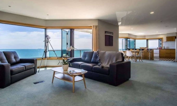 New Plymouth House | Waterfront On Woolcombe - 4BR holiday apartment