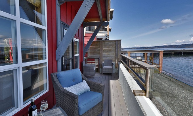Langley Condo | Waterfront one bedroom condo - private deck offering spectacular views